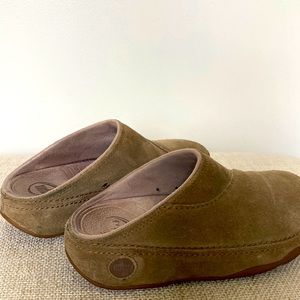 Fitflop leather clogs size 7